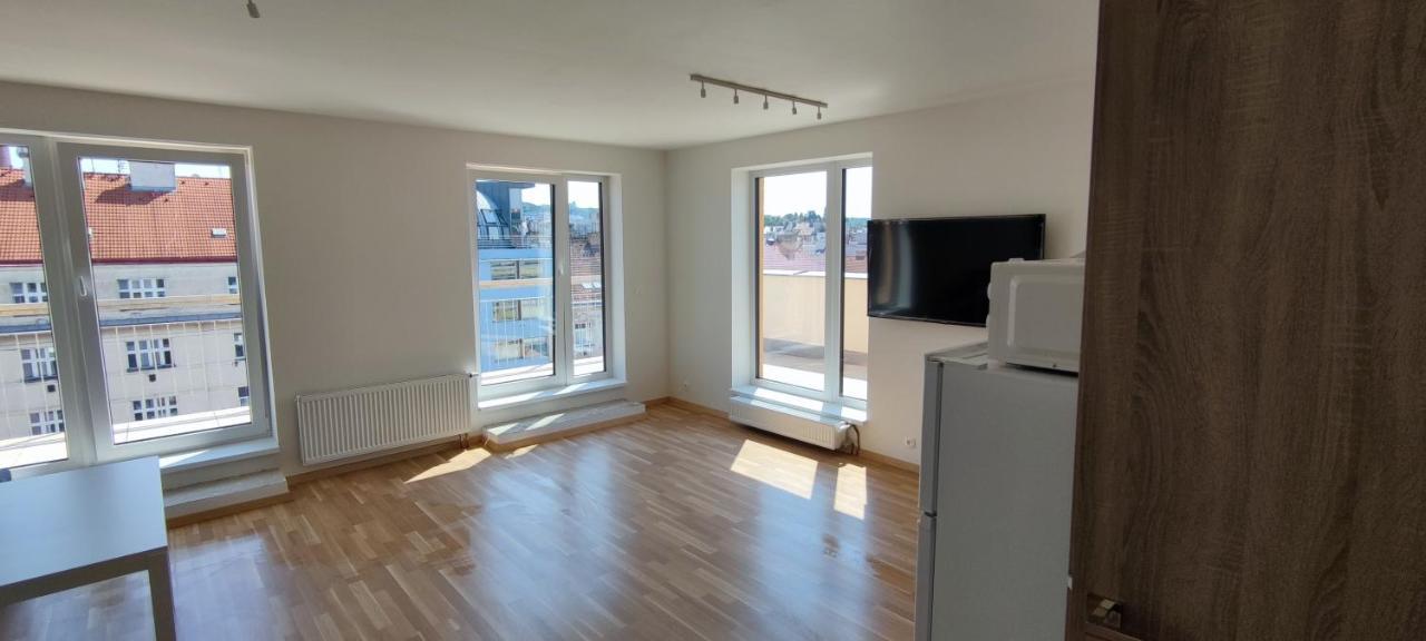 Penthouse # 81 With Panoramic City View In Elite Rezidence With Free Parking Prague Exterior photo