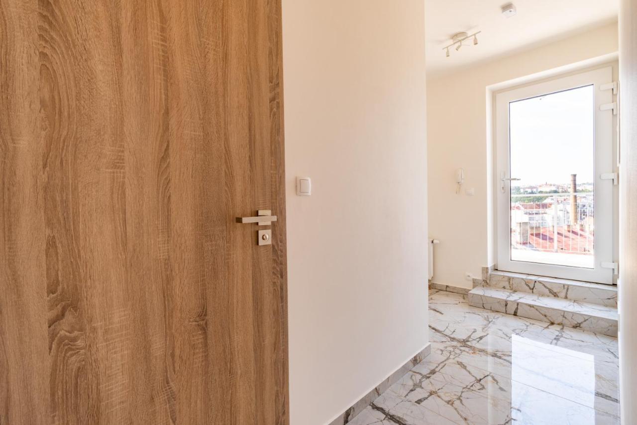 Penthouse # 81 With Panoramic City View In Elite Rezidence With Free Parking Prague Exterior photo