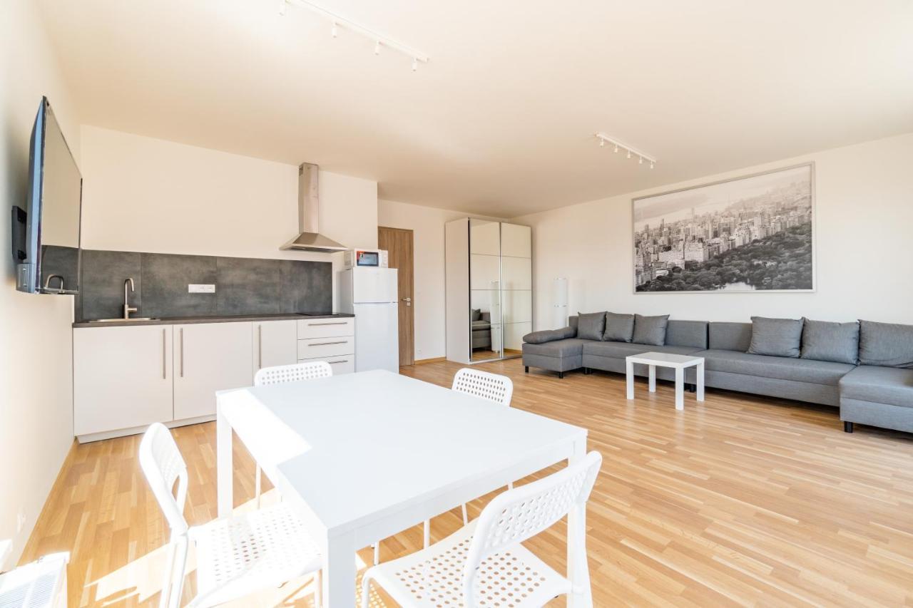Penthouse # 81 With Panoramic City View In Elite Rezidence With Free Parking Prague Exterior photo