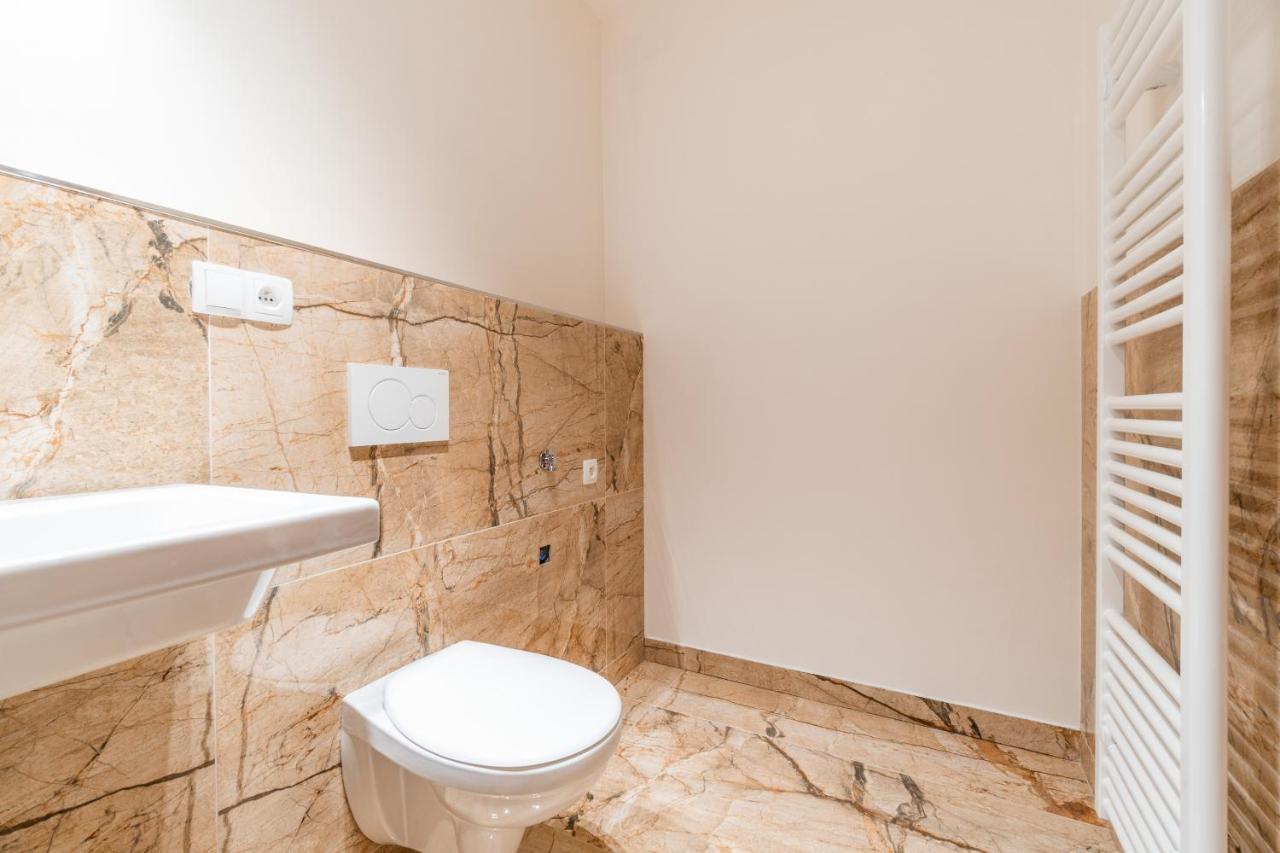 Penthouse # 81 With Panoramic City View In Elite Rezidence With Free Parking Prague Exterior photo