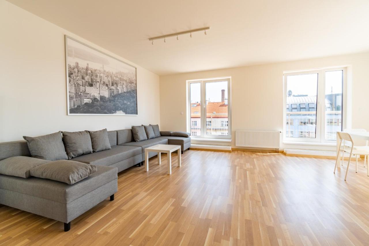 Penthouse # 81 With Panoramic City View In Elite Rezidence With Free Parking Prague Exterior photo