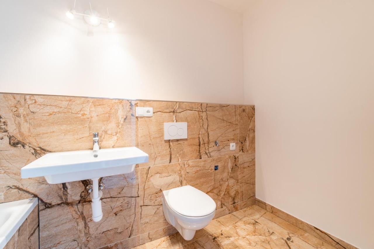 Penthouse # 81 With Panoramic City View In Elite Rezidence With Free Parking Prague Exterior photo
